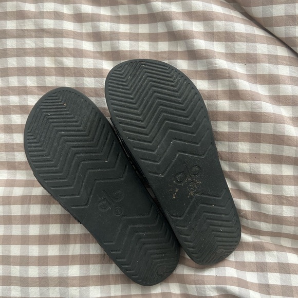 ALO Yoga Cloud It Slide - Picture 6 of 6